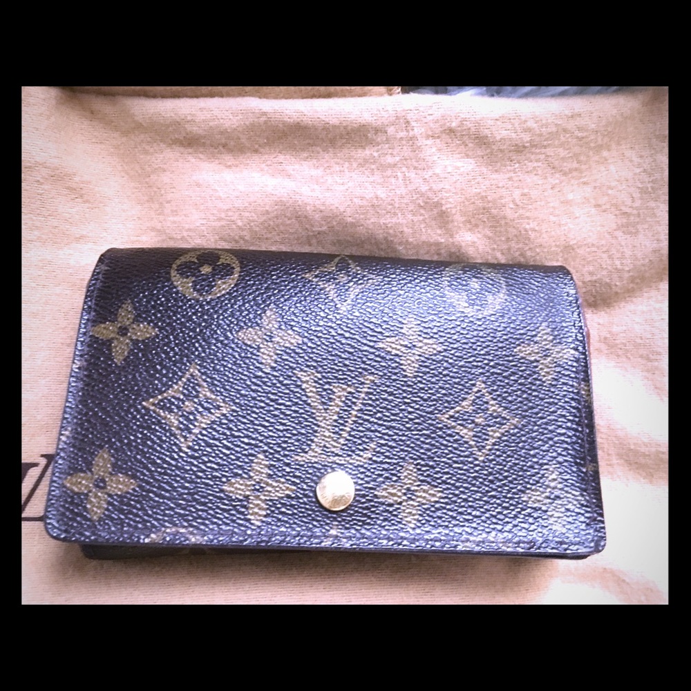 Authentic LV wallet. NO BUNDLES